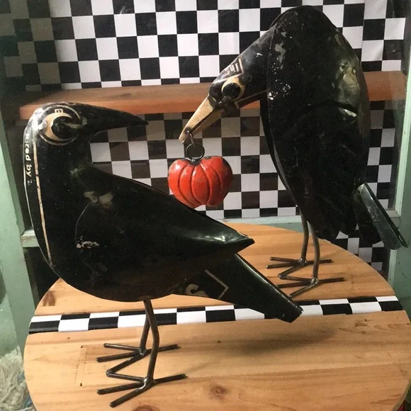 Pottery Barn Recycled Handmade Iron Crows With Pumpkin - Set Of 2 🎃 - Picture 9 of 17